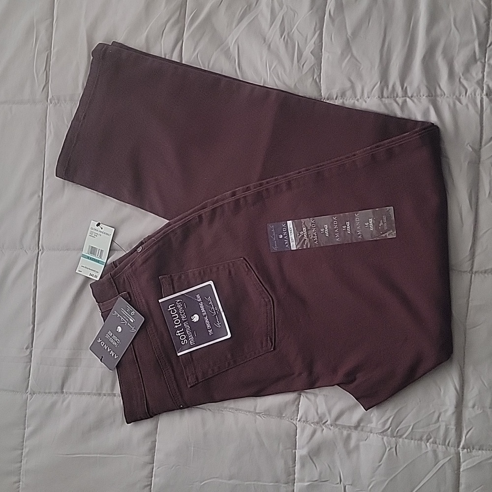 Gloria Vanderbilt "Amanda" Classic Rise Wine Jeans